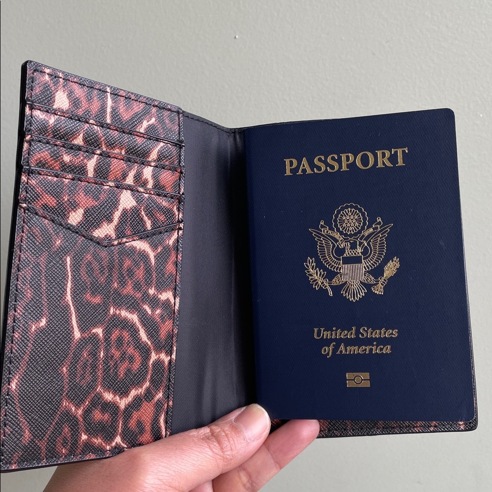 Victoria's Secret Travel Wallet / Passport Holder Gift for Travel Lover - Picture 6 of 6